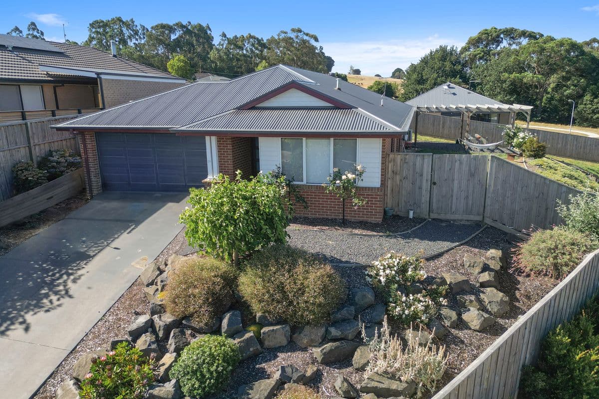 17 Kookaburra Grove