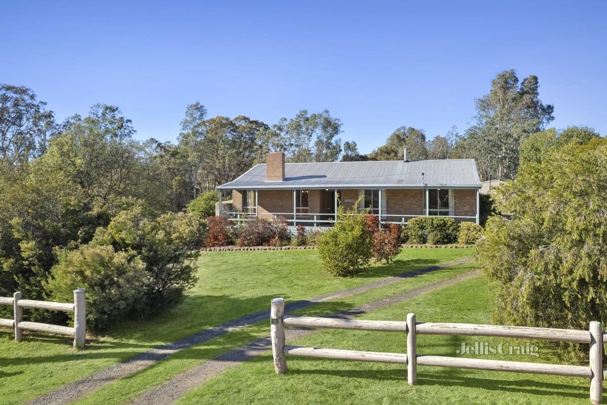 6 METCALFE REDESDALE ROAD