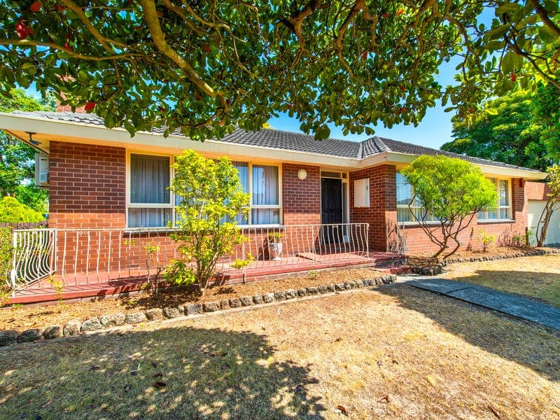 1 Manooka Street, Burwood East