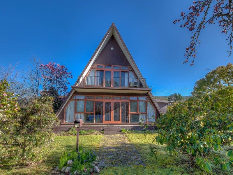 15 Showers Avenue, Bright