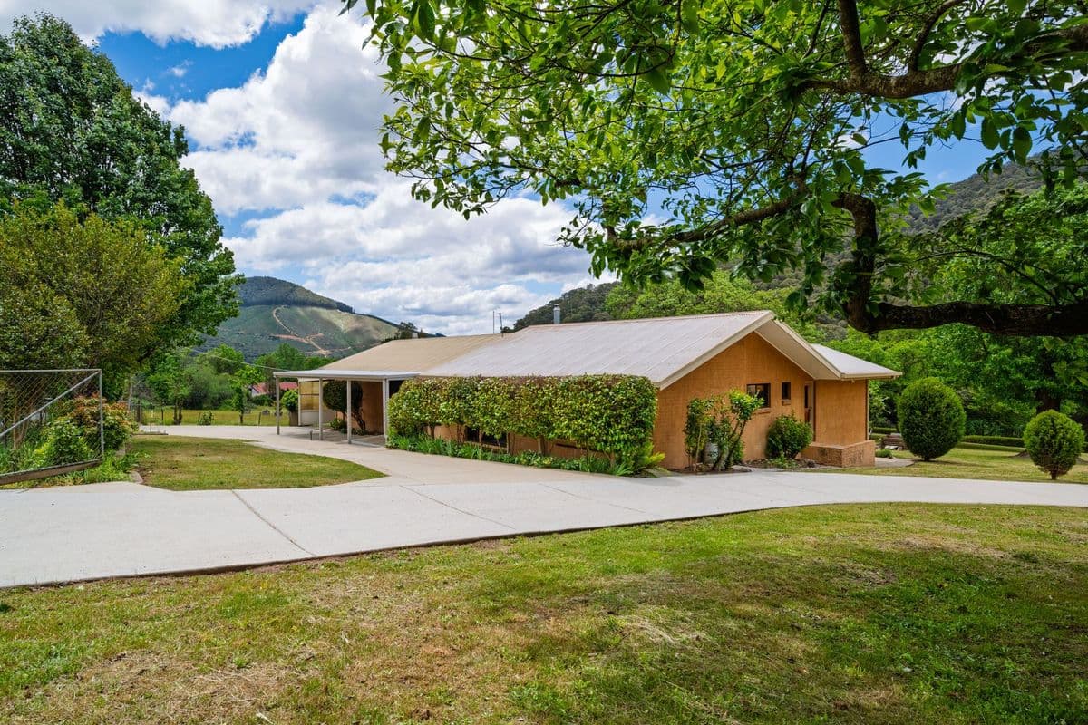 51 GROWLERS CREEK ROAD