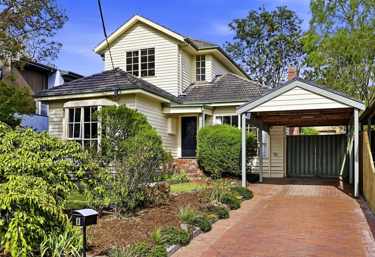 8 ARNA STREET