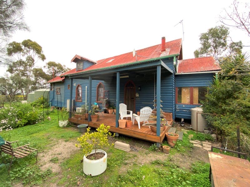 11 Post Office Lane, Wail