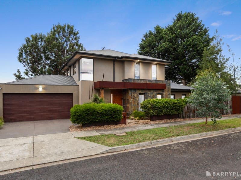 7 Bacchus Drive, Croydon South
