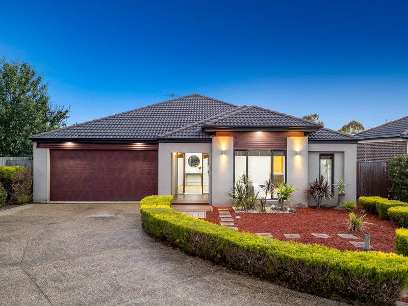 8 Matilda Court, Lynbrook