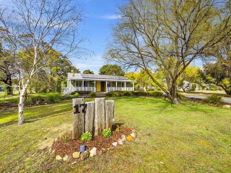 17 Briardale Avenue, Enfield