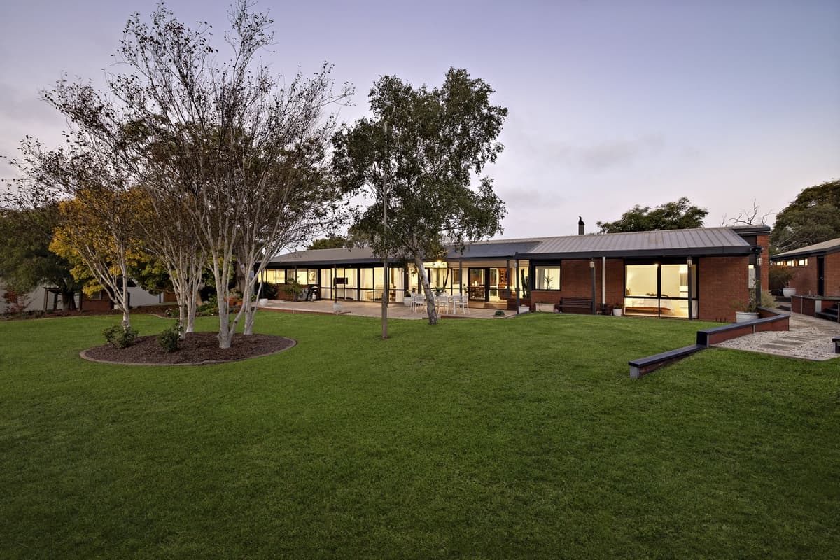 60 ROSEDALE GROVE