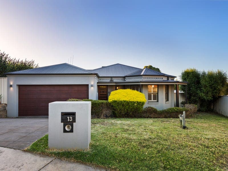 13 Weatherby Drive, Strathdale