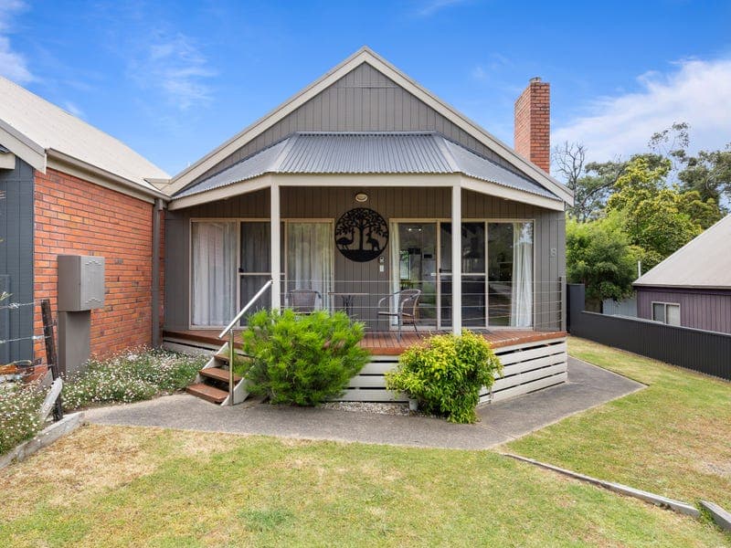 8 Rosea Street, Halls Gap